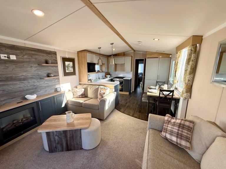 Swift Bordeaux Exclusive in Sandown  - Lodge / Caravan 