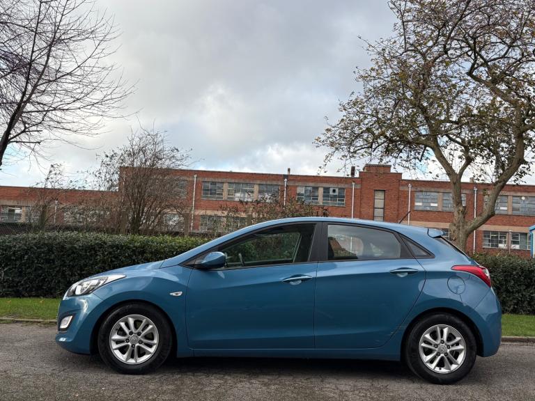 2012 Hyundai i30 1.6 CRDi BLUE DRIVE ACTIVE 5DR **1 OWNER FROM BRAND NEW **£20 TAX HATCHBACK Dies...