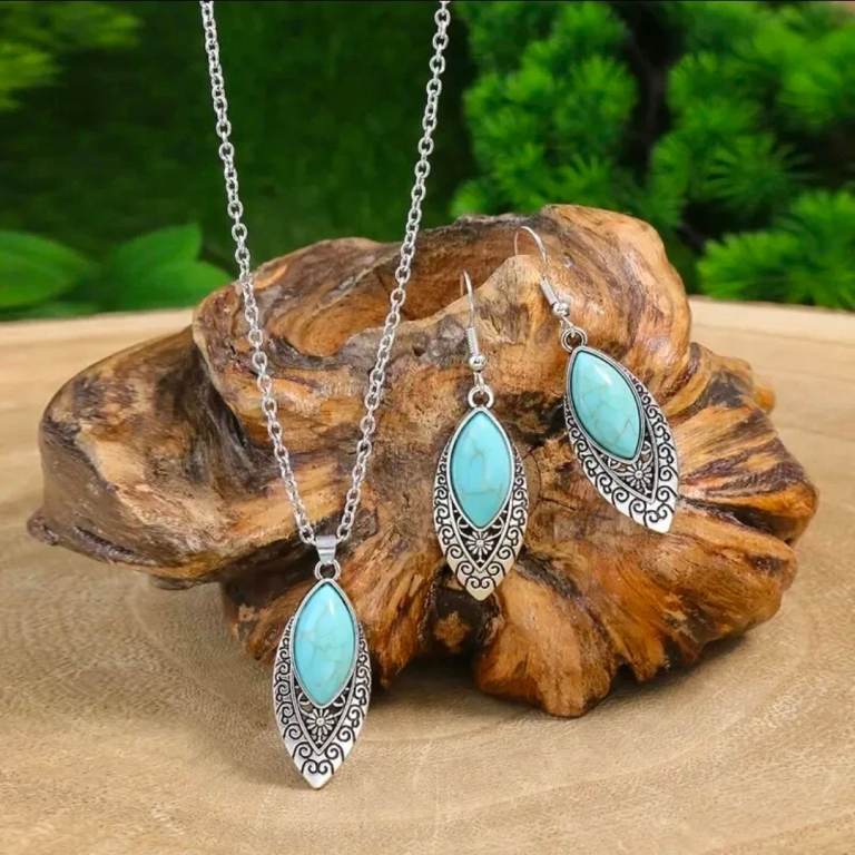 New Silver-Coloured Necklace and Matching Turquoise-Like Earrings Set