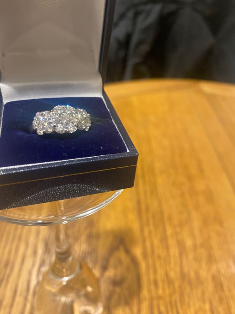 Sparkling Diamond Cluster Ring – Fabulous Condition