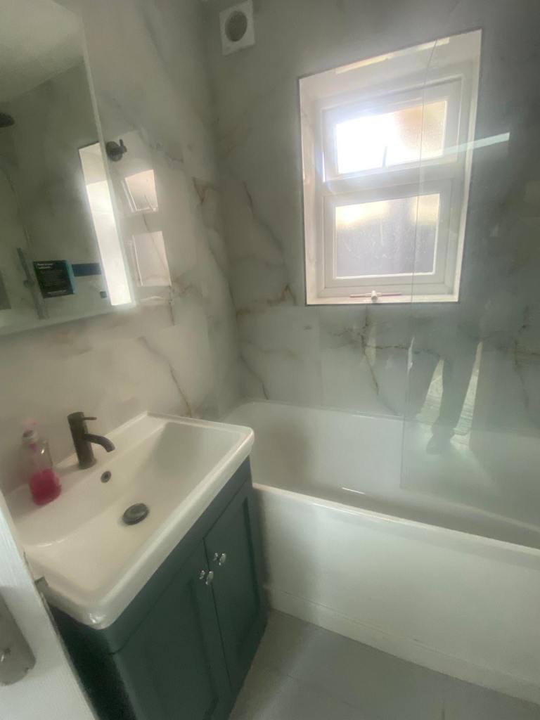 Spacious 2 bed ground floor flat in Goodmayes 