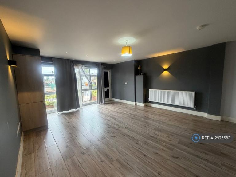 2 bedroom flat in Hornchurch Road, Hornchurch, RM11 (2 bed) (#2975582)