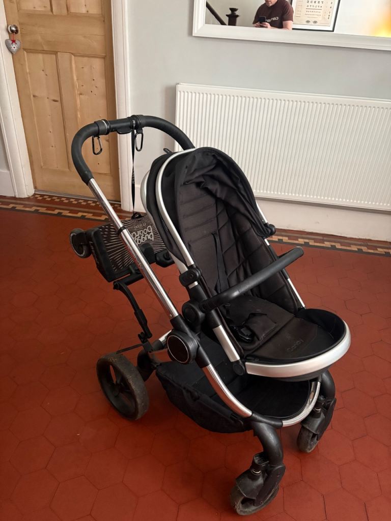 Icandy Peach - great condition with all adapters 