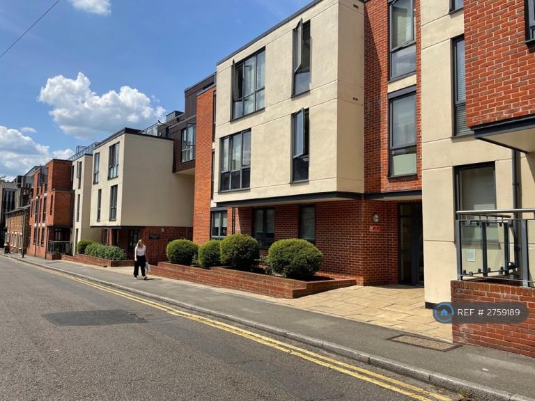 1 bedroom flat in Printing House Square, Guildford, GU1 (1 bed) (#2759189)