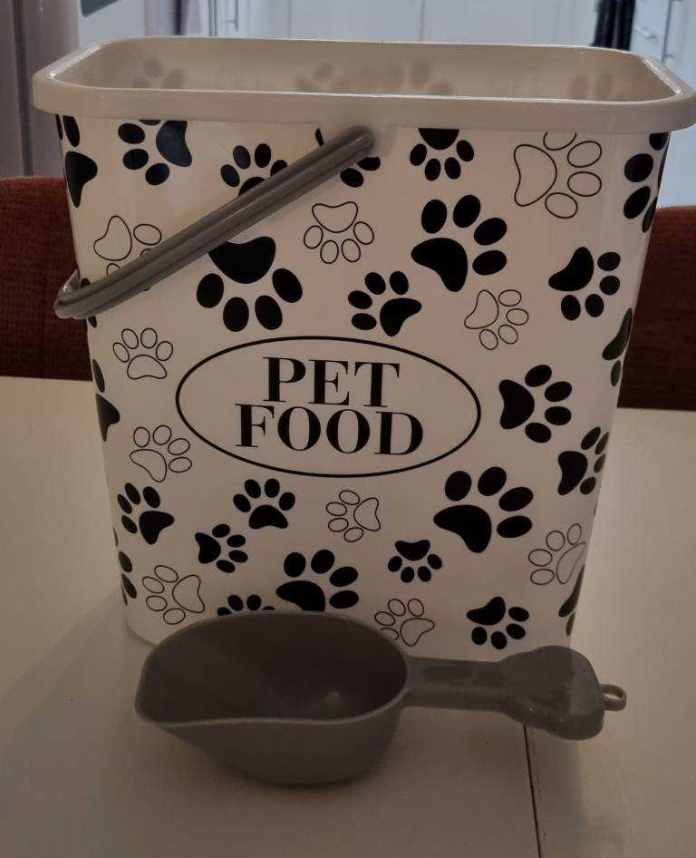 FREE pet food storage box (no lid)