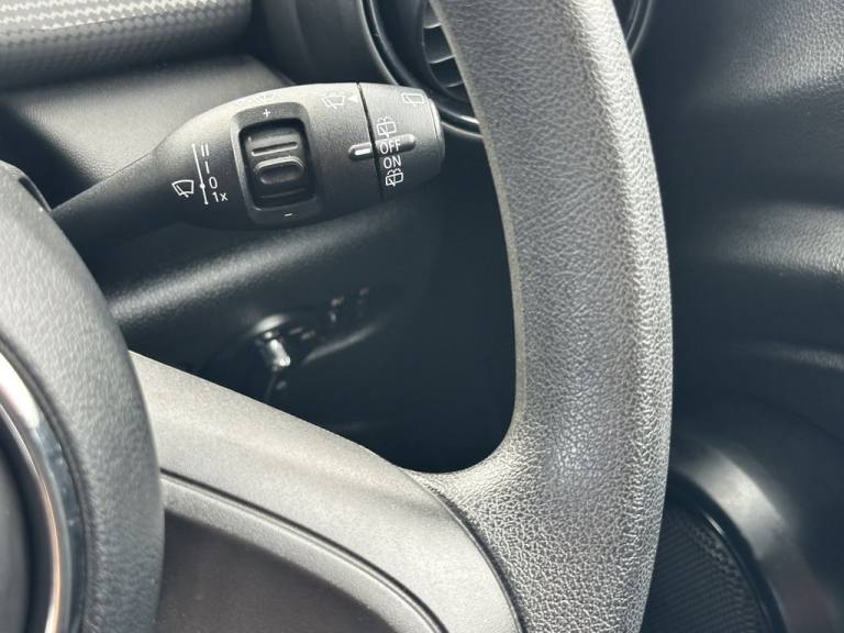 2017 MINI Hatch 1.5 Cooper Hatchback 5dr Petrol Manual Euro 6 (s/s) (136 ps) Hatchback Petrol Manual