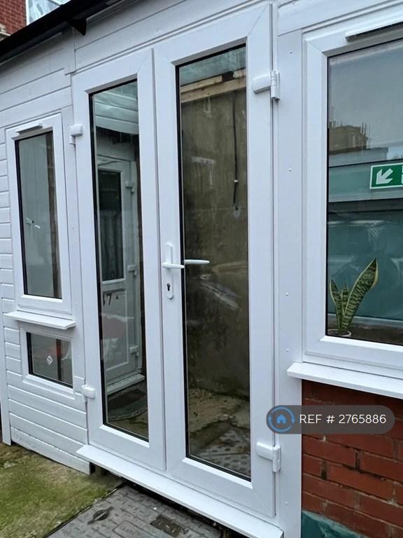 1 bedroom flat in Bowes Road, London, N13 (1 bed) (#2765886)