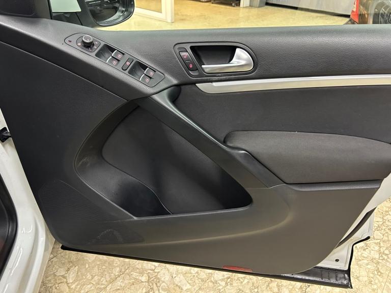 2015 Volkswagen Tiguan 2.0 TDi BlueMotion Tech Match 4MOTION 5dr 150 DSG ESTATE Diesel Automatic