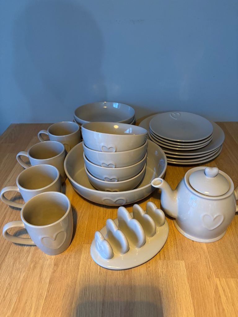 Country Taupe Heart Embossed Dinnerware Set