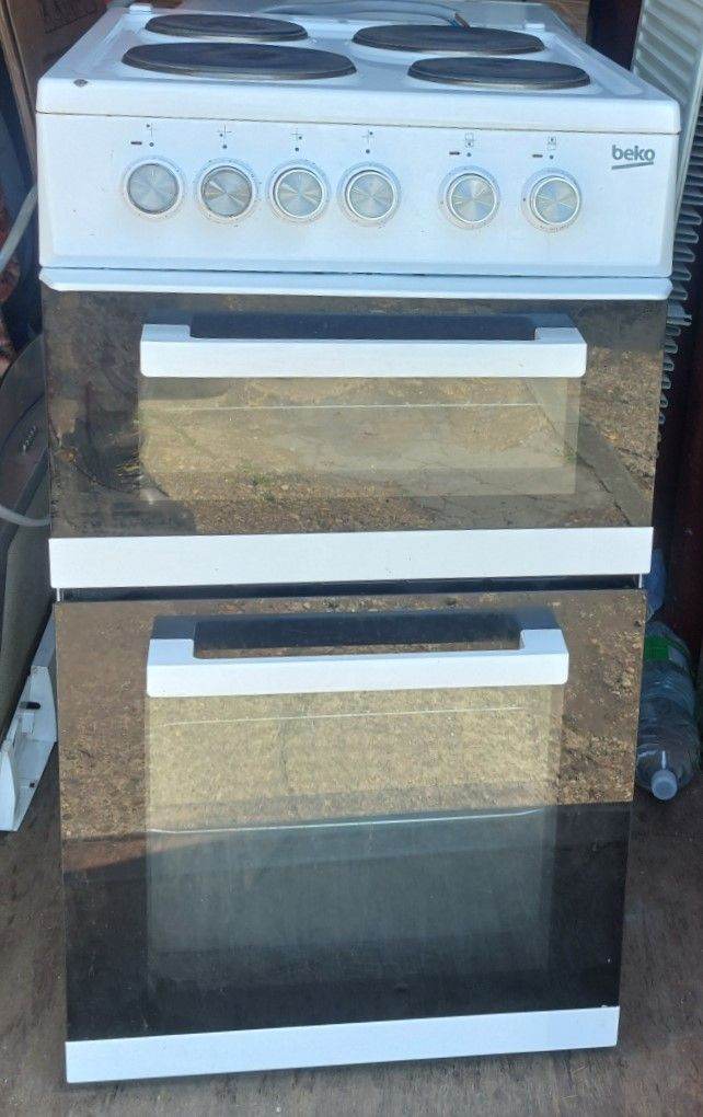 Beko 50cm Solid Plates Electric Cooker