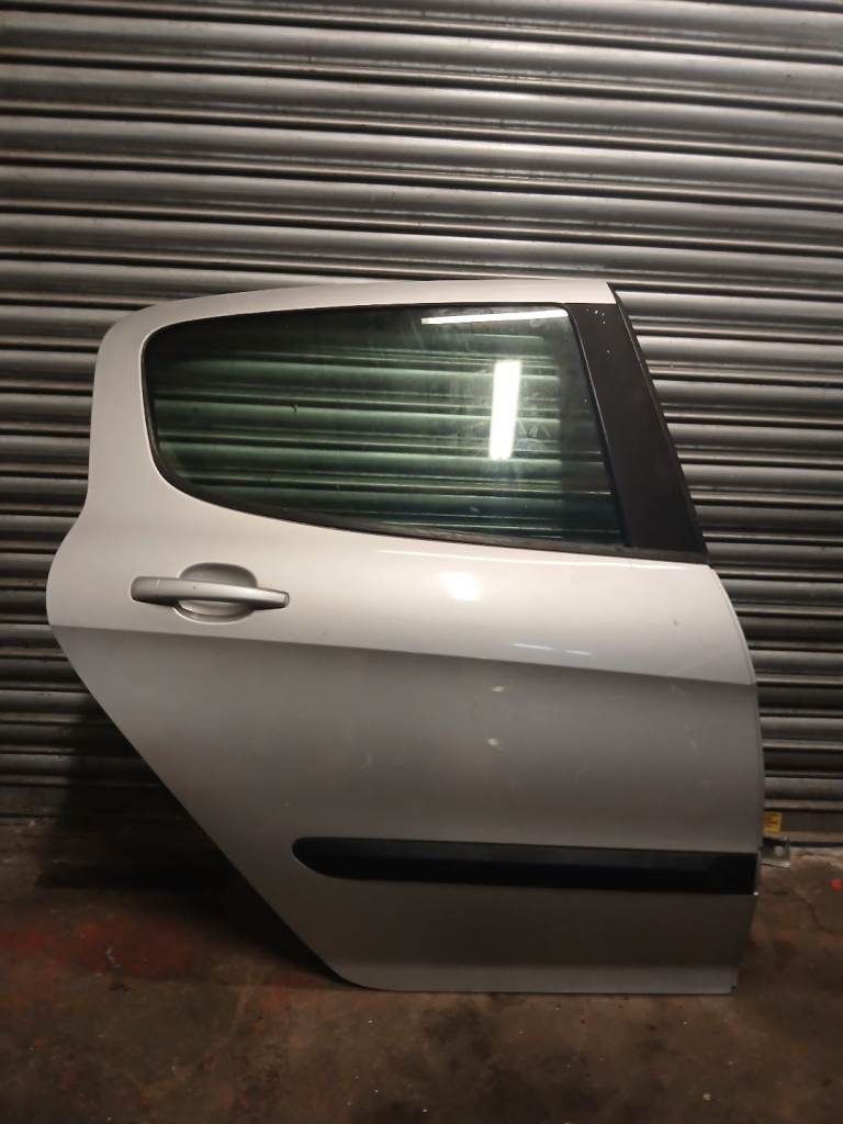 Peugeot 308 Rear Right Door 2007-2011 Silver Complete With Glass Mk1 T7 2009