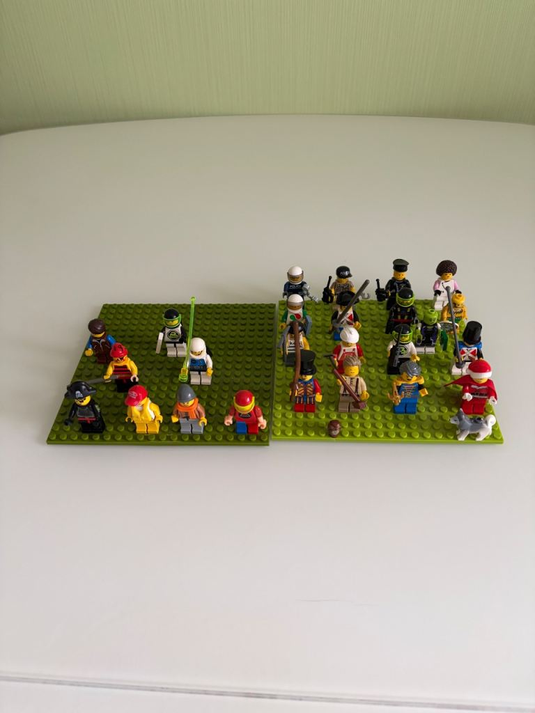 Lego figures with base