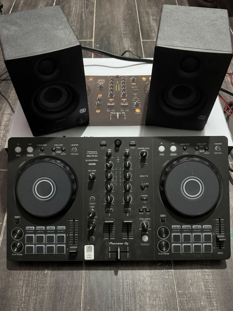 Pioneer DJ - DDJ FLX-4 + Monitors