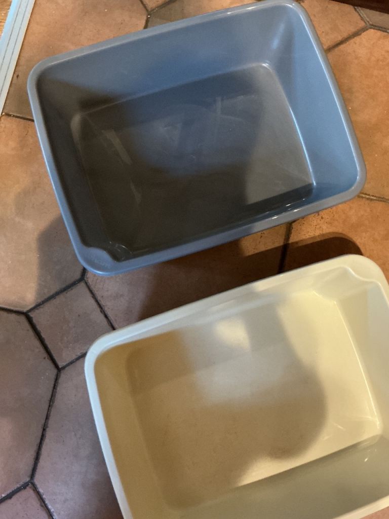 Litter trays