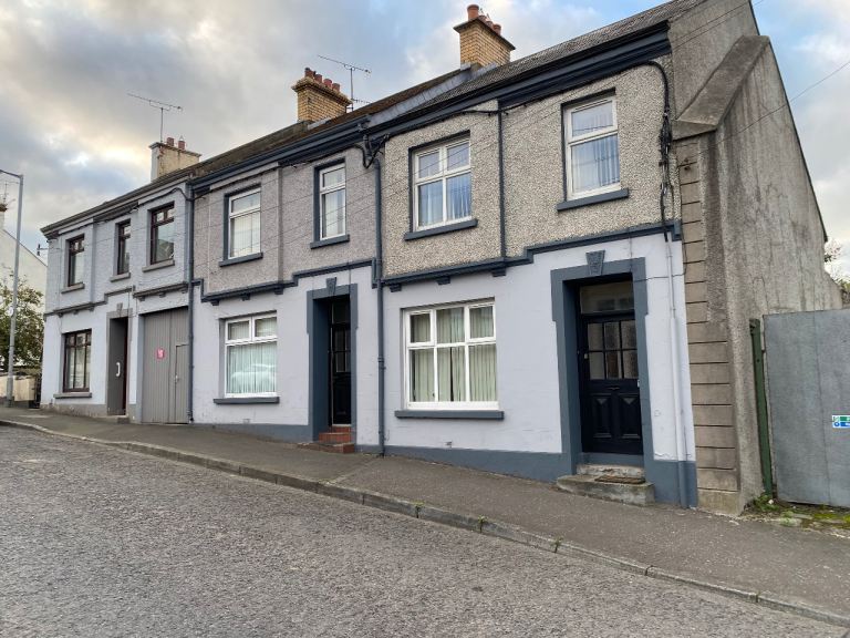 TO LET 3 BEDROOM HOUSE IN NEWRY STREET RATHFRILAND WITH OFCH,PVC DOUBLE GLAZING 