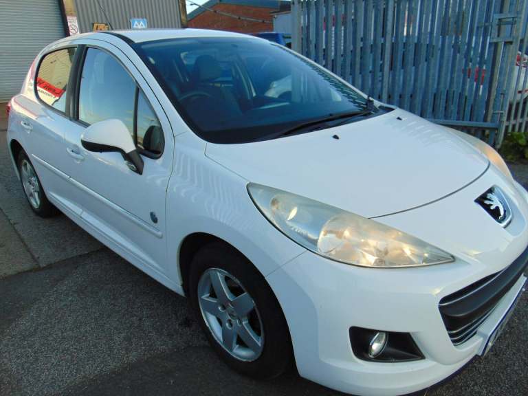 2011 Peugeot 207 1.4 VTi Envy Hatchback 5dr Petrol Manual Euro 5 (95 ps)