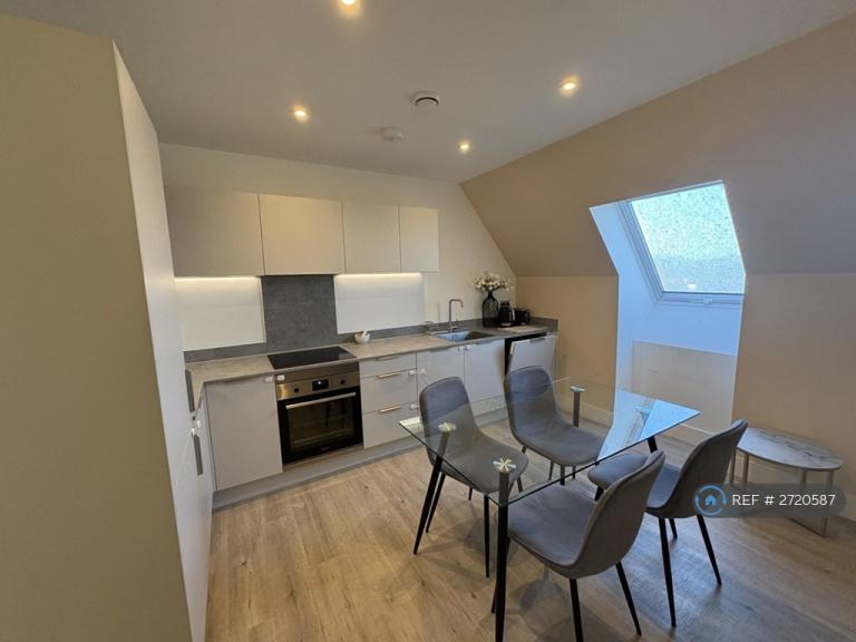 2 bedroom flat in Burrell House, Watford, WD24 (2 bed) (#2720587)