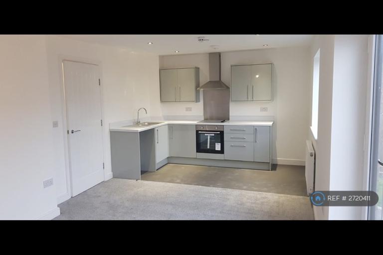 2 bedroom flat in Farrier Close, Swinton, Manchester, M27 (2 bed) (#2720411)