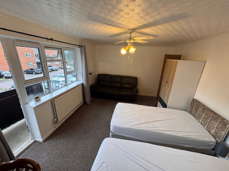 Large 2 room apartment Loughborough 
