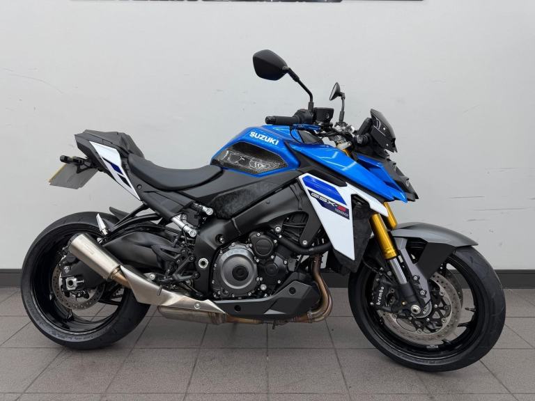 SUZUKI GSXS1000 BLUE 2025 25 REG, JUST 1,413 MILES, 1 OWNER, LOTS OF ACCESSORIES