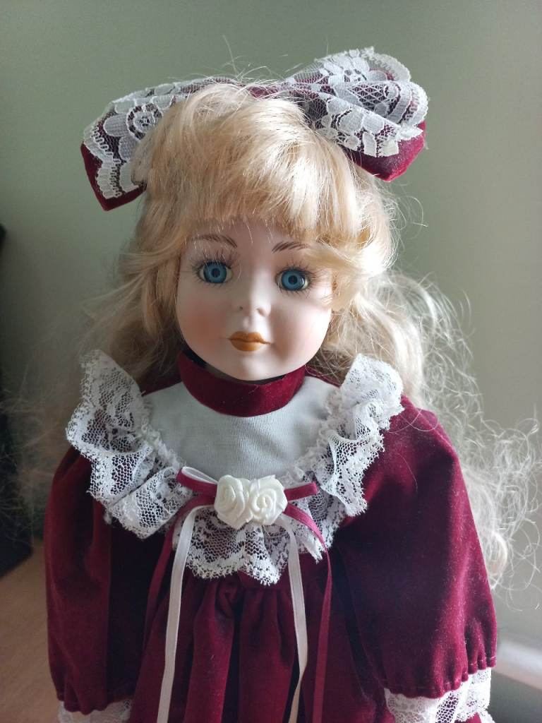 Porcelain Doll from the Leonardo Collection, with Certificate, Georgina