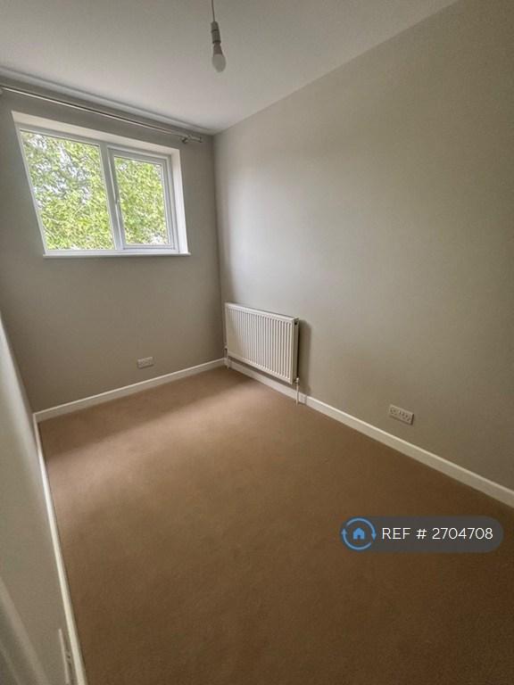 2 bedroom house in King Edwards Crescent, Portsmouth, PO2 (2 bed) (#2704708)