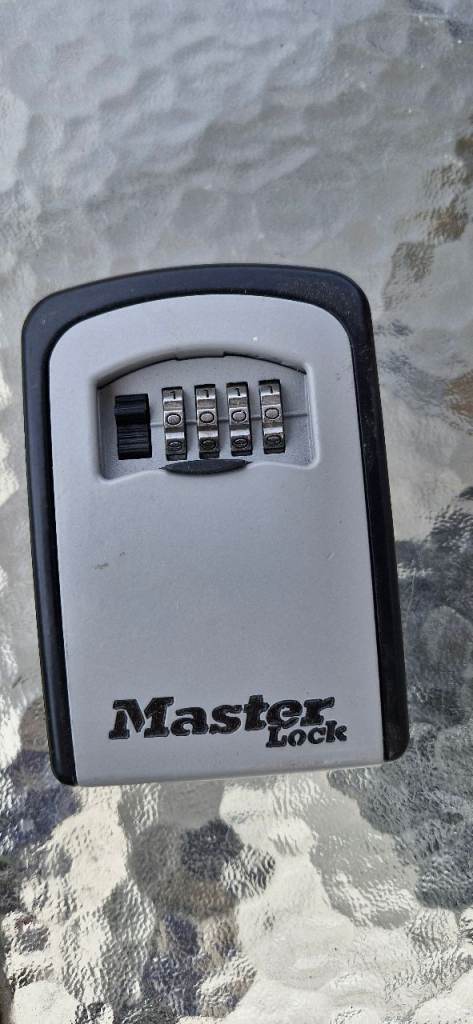 Master lock key safe
