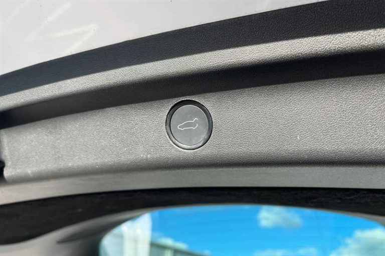 2023 Tesla Model Y Long Range AWD 5dr Auto MPV ELECTRIC Automatic