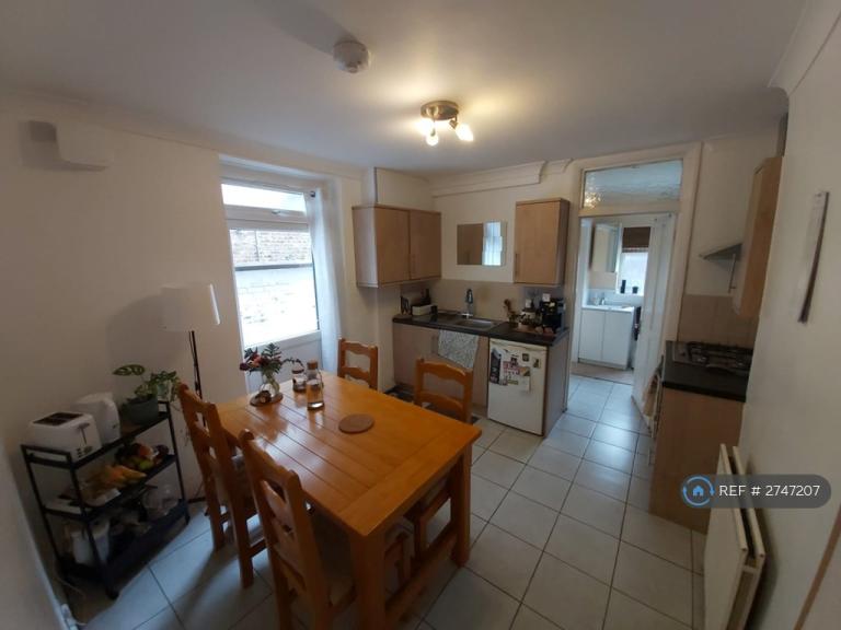 1 bedroom flat in Allington Road, London, W10 (1 bed) (#2747207)