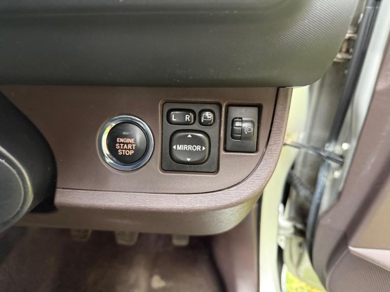 2009 Toyota IQ 1.0 VVT-i 2 Euro 4 3dr HATCHBACK Petrol Manual