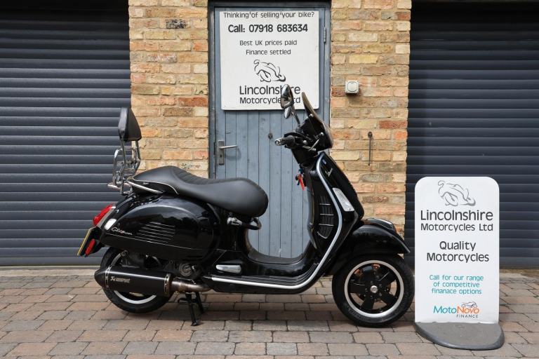 17 Piaggio Vespa GTS 300
