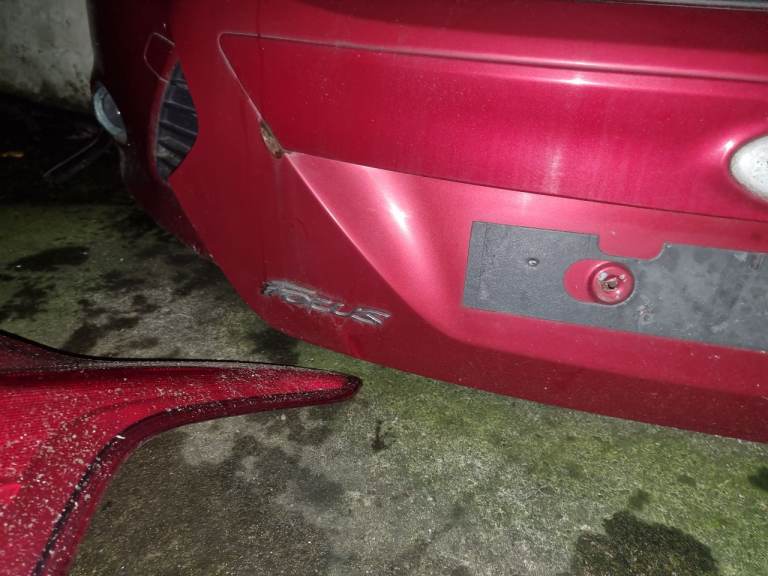 Ford Focus Mk3 bootlid, burgundy 