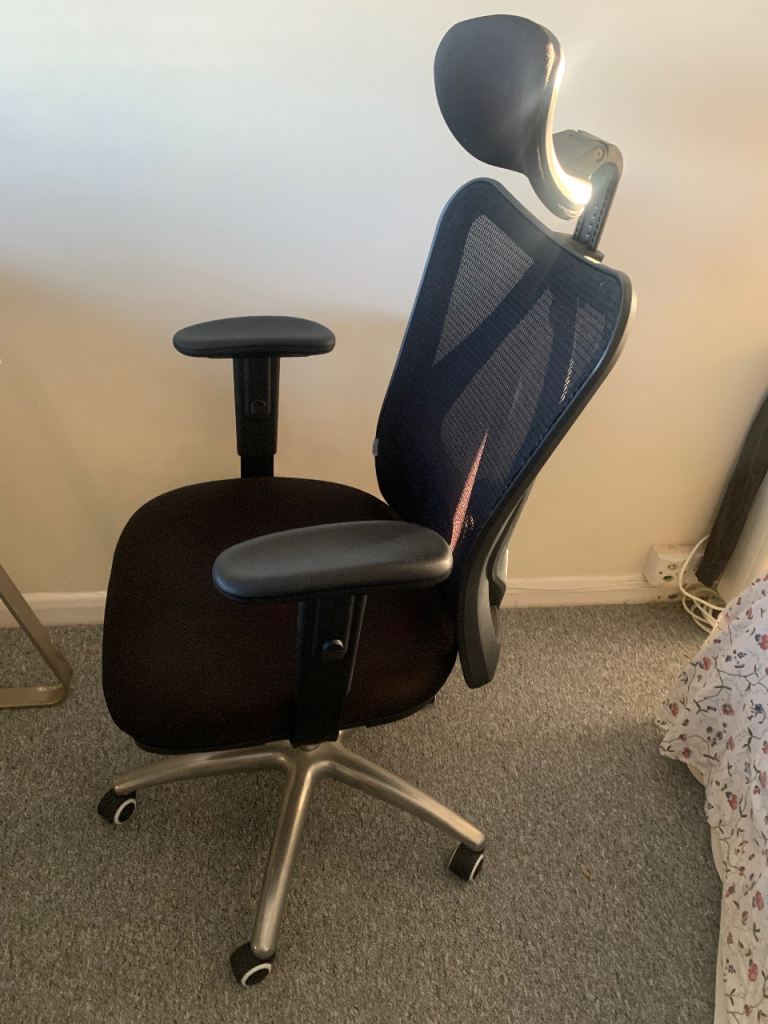 Comfortable black mesh office chair 