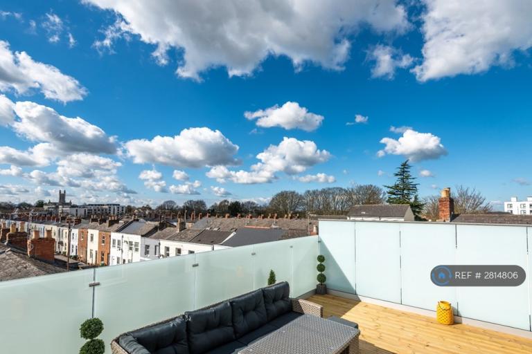 2 bedroom flat in High Street, Cheltenham, GL50 (2 bed) (#2814806)