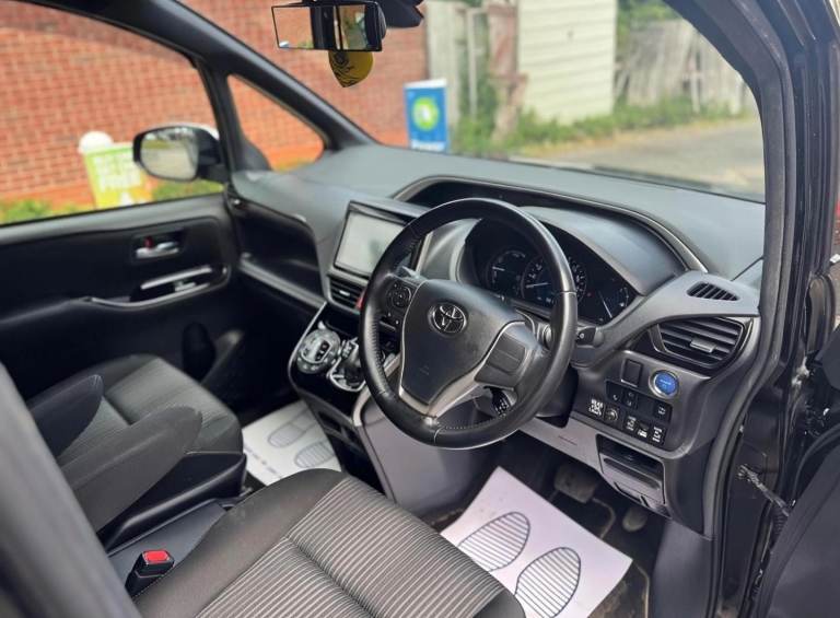 2016 Toyota Noah Voxy (7 Seater) 1.8 Hybrid Automatic 66000 mileage