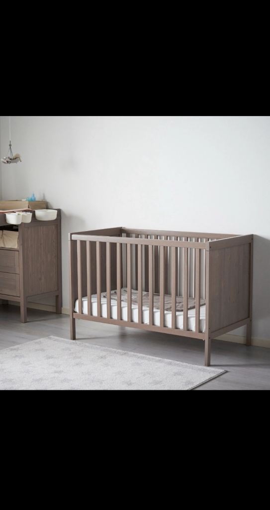 IKEA SUNDVIK COT BED LIGHT BROWN WITH DRÖMMANDE NATURAL POCKET SPRUNG MATTRESS