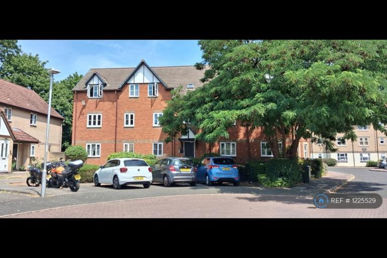 2 bedroom flat in Rembrandt Way, Reading, RG1 (2 bed) (#1225529)