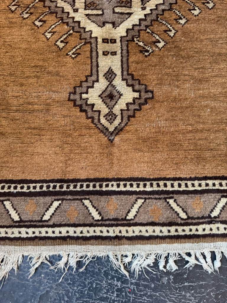 Vintage Persian handmade wool rug.105 cm x 78 cm.