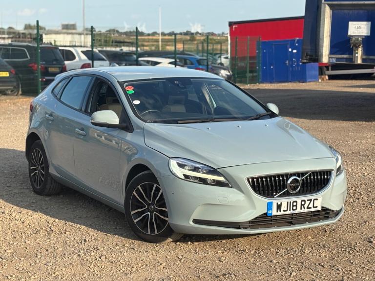 2018 Volvo V40 D2 [120] Momentum Nav Plus 5dr HATCHBACK Diesel Manual