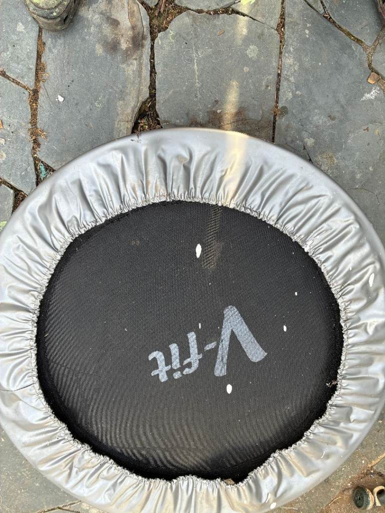 FREE V-FIT STEP TRAMPOLINE