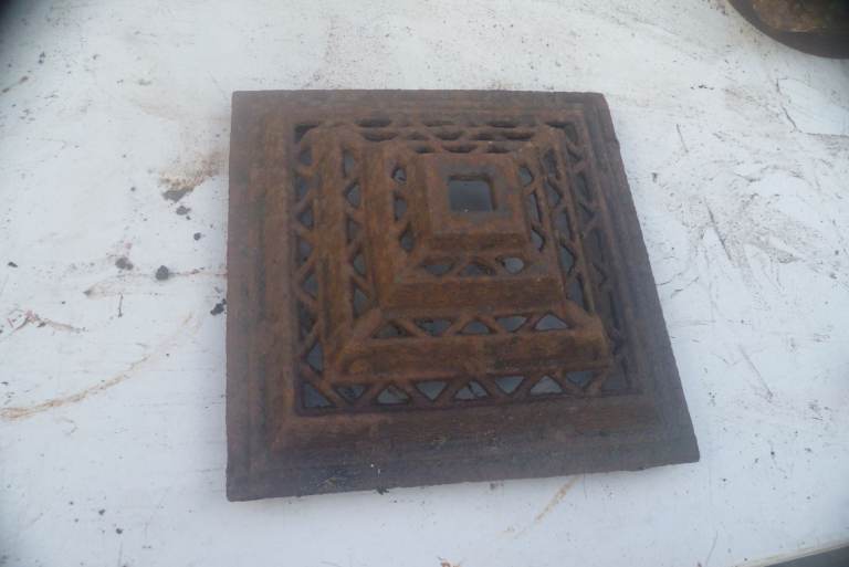 vintage antique cast iron decorative panell grate 
