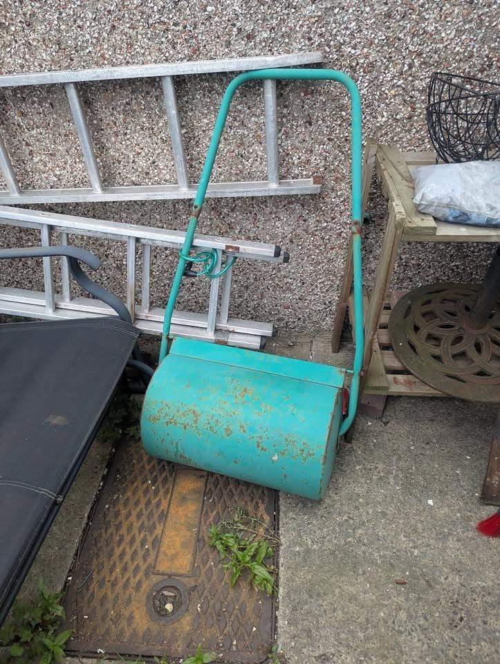 Vintage Heavy Garden Lawn Roller – Metal Water Fill Grass Roller
