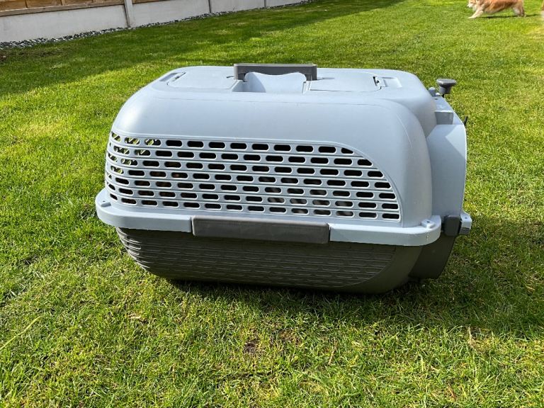 Large pet carrier 