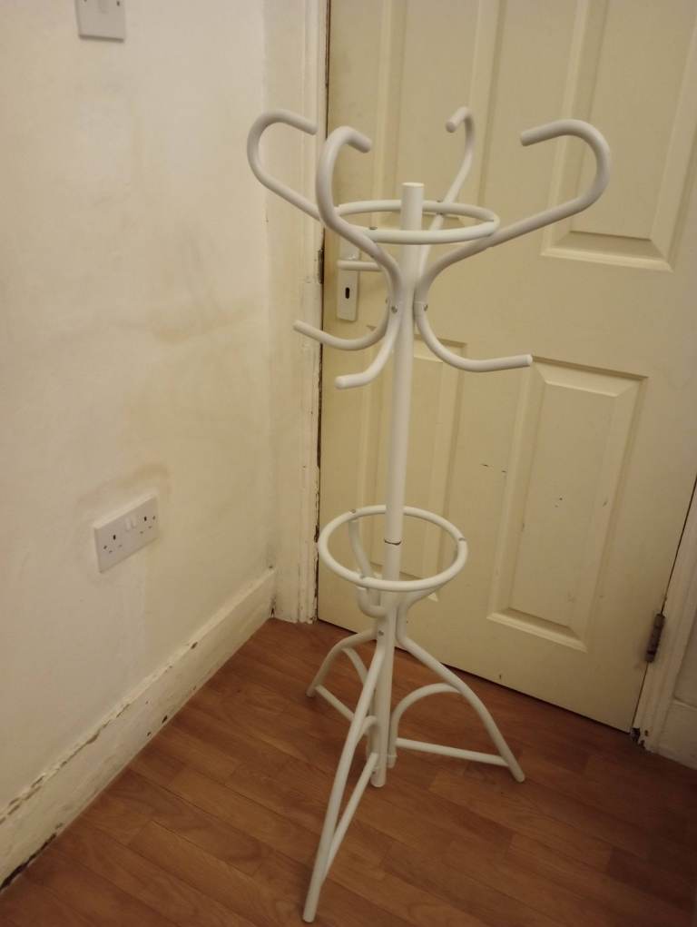 Short Free Standing Coat and Hat Stand/ Rack/ Hanger about 120cm/ 4ft Tall in very good condition