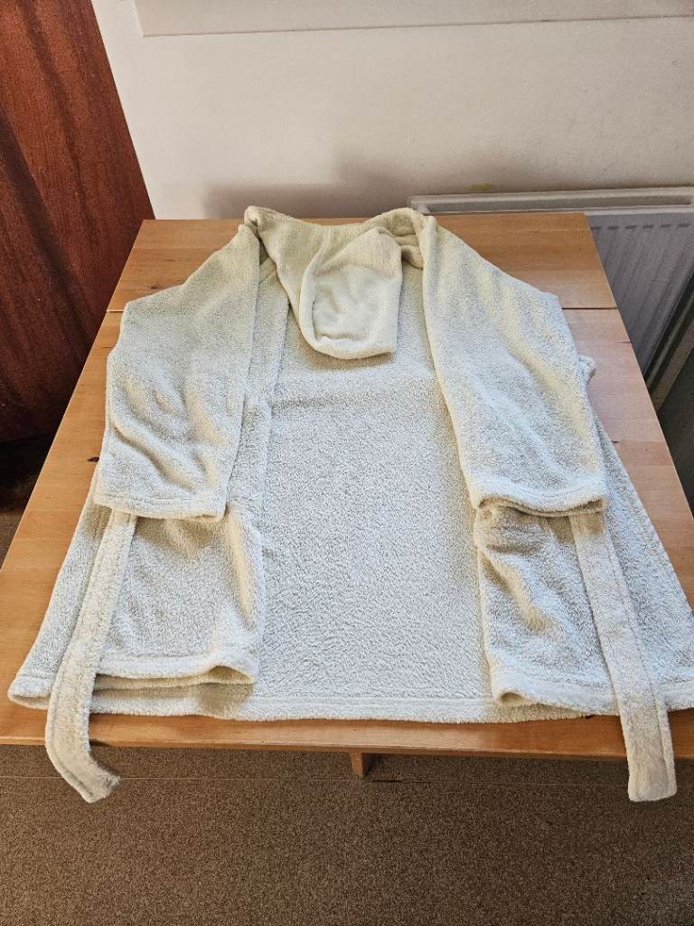 Pair of ladies / girls dressing gowns / nightwear £5