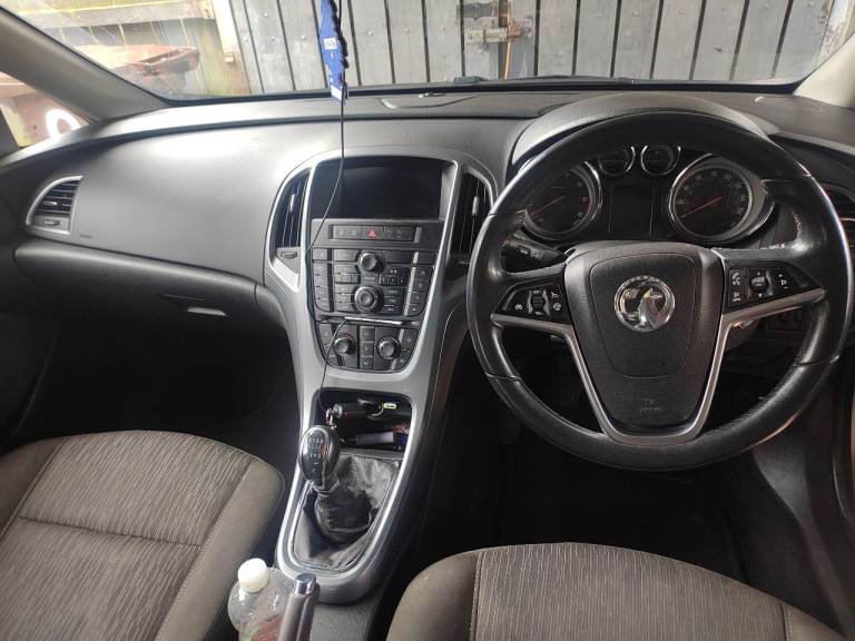 Vauxhall, ASTRA, Hatchback, 2013, Manual, 1686 (cc), 5 doors