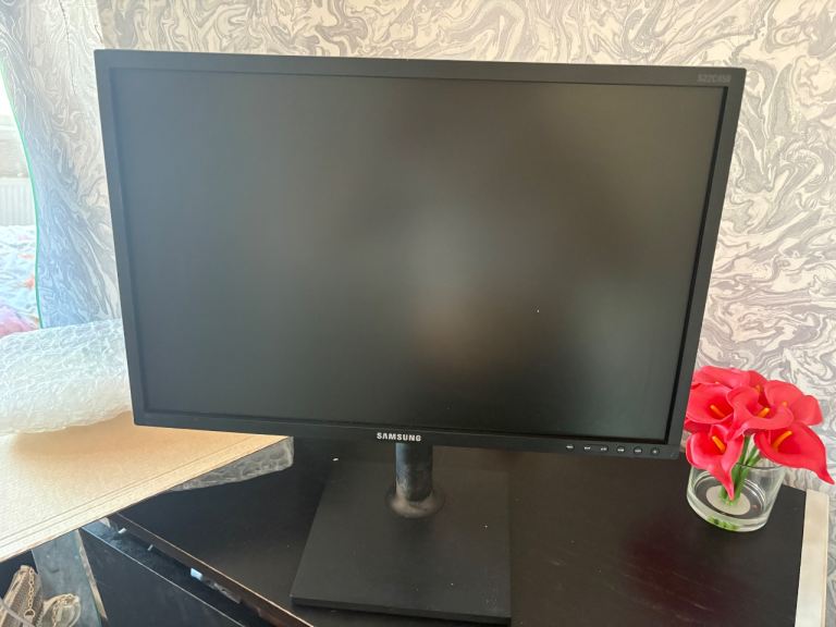 Samsung Computer Monitor - Black, New Condition