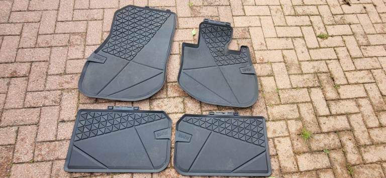BMW IX1 RUBBER FLOOR MATS