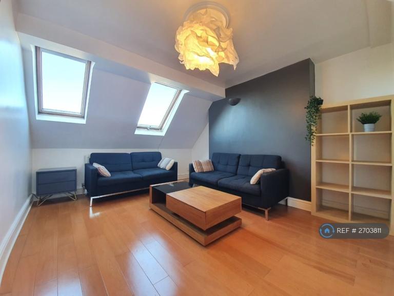 1 bedroom flat in Clapham, London, SW18 (1 bed) (#2703811)