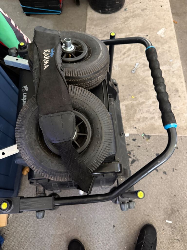 Pole seat box